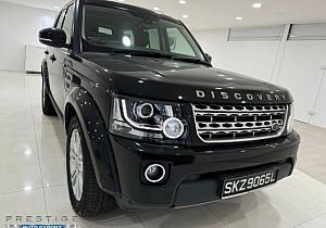 Land Rover Discovery 3.0D TSS Sunroof 2016 Black Rear Entertainment